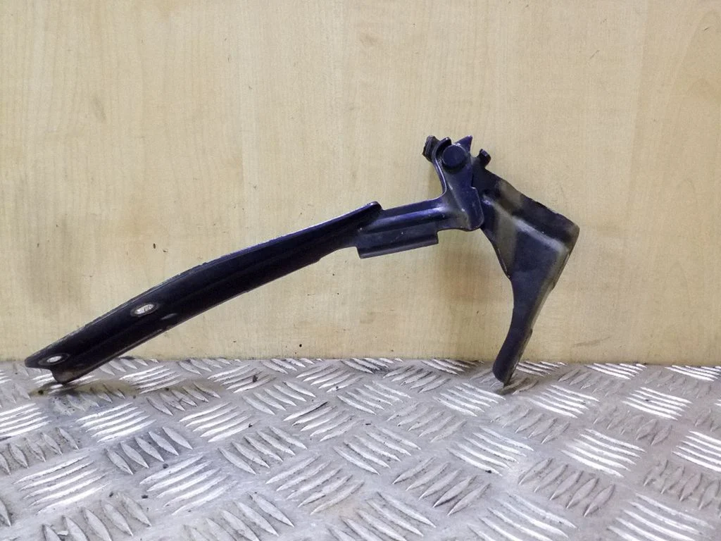 Mootorikapoti hinged – parem