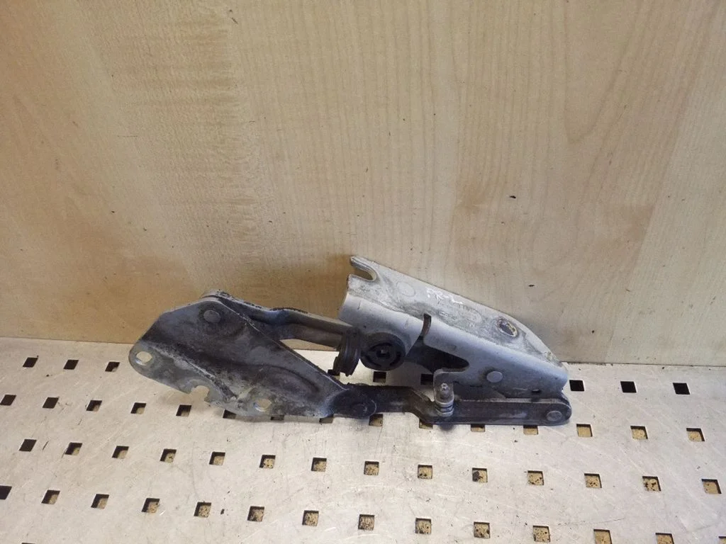 Engine bonnet/hood hinges – Volkswagen Golf Plus (2005-2013)