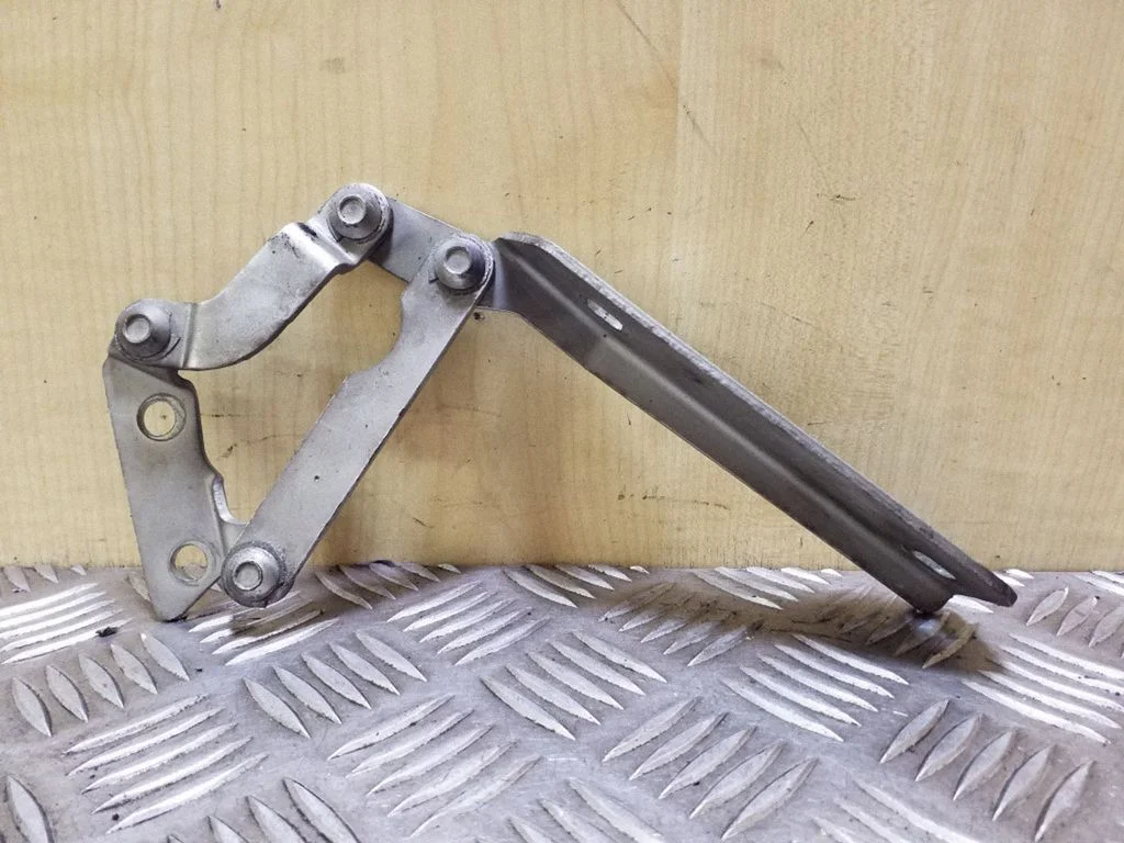 Mootorikapoti hinged 1688800128