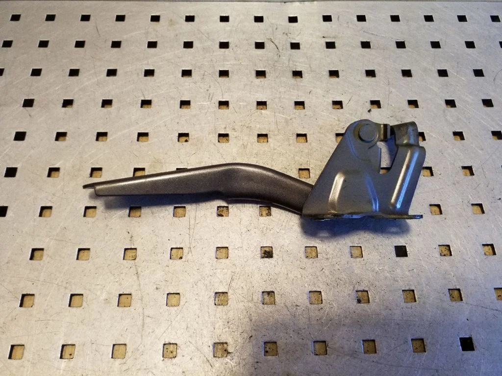 Engine bonnet/hood hinges – left