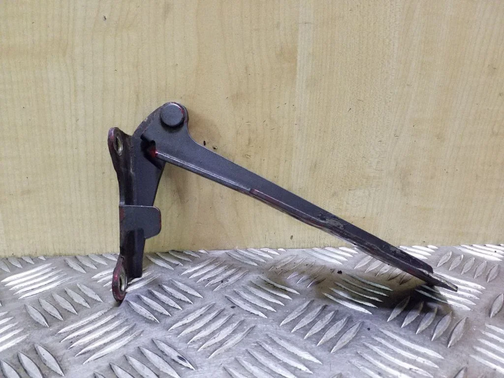 Engine bonnet/hood hinges – left