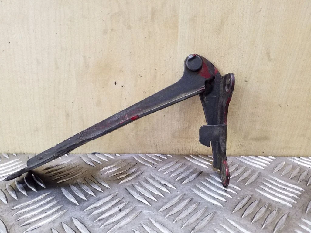 Engine bonnet/hood hinges – right