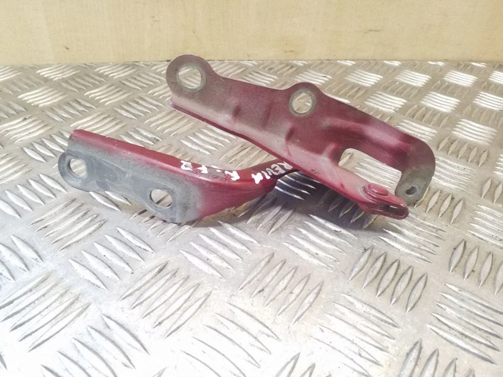 Mootorikapoti hinged – parem