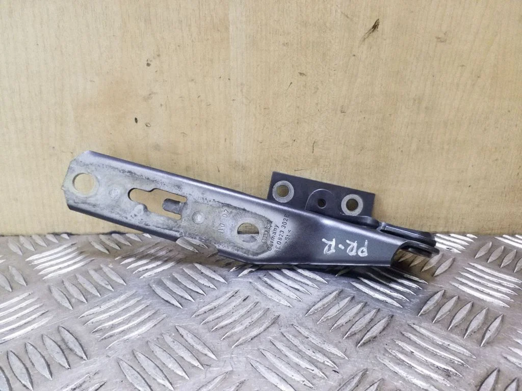 Engine bonnet/hood hinges 8E0823302E