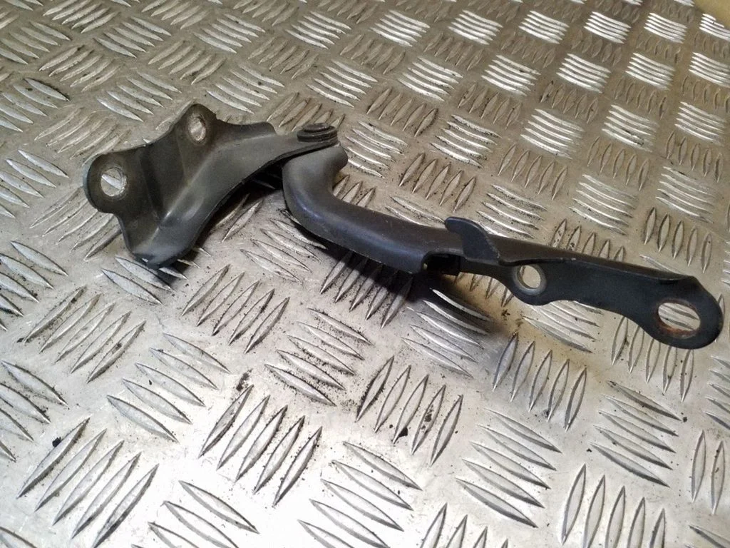 Mootorikapoti hinged – parem