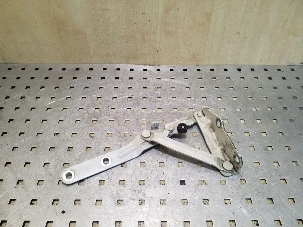 Engine bonnet/hood hinges 7H0823302D