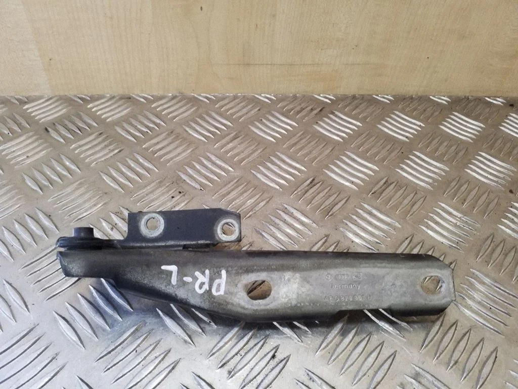 Motora pārsega eņģe (-es) 4B0823301D