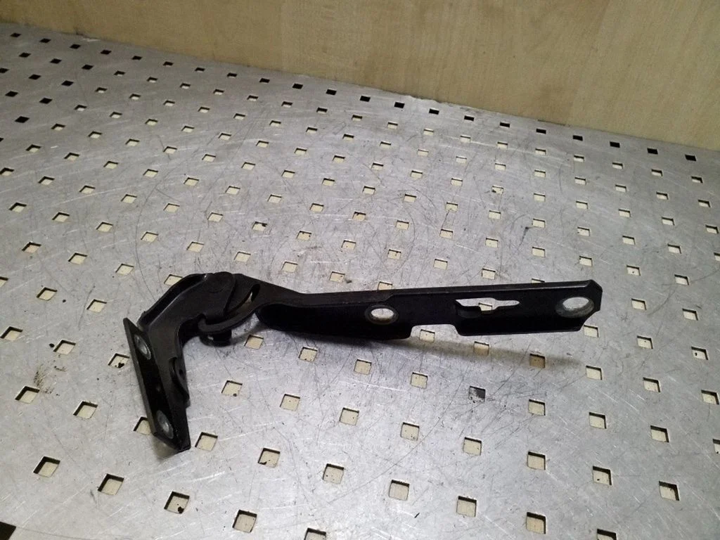 Engine bonnet/hood hinges 8E0823302E