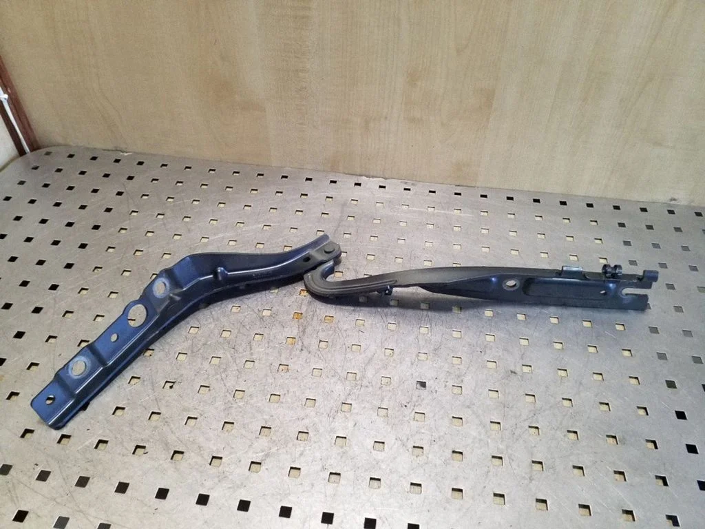 Engine bonnet/hood hinges 9640968780
