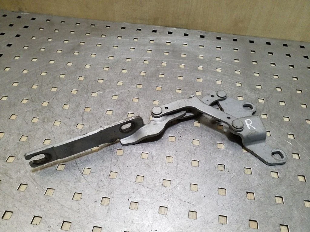 Engine bonnet/hood hinges 7115264