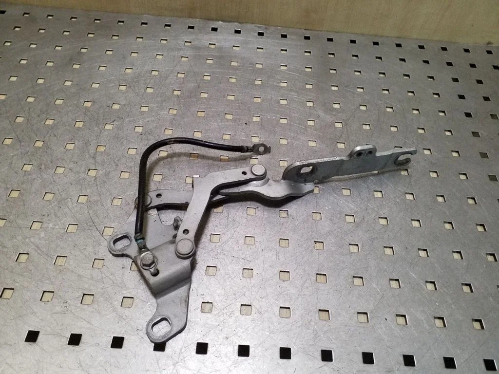 Engine bonnet/hood hinges 7115263