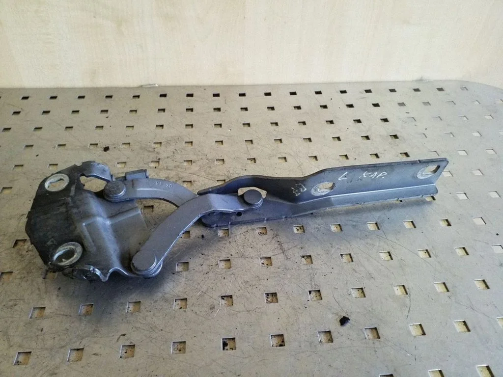 Mootorikapoti hinged 3AA823301
