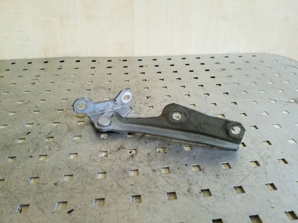 Mootorikapoti hinged – parem