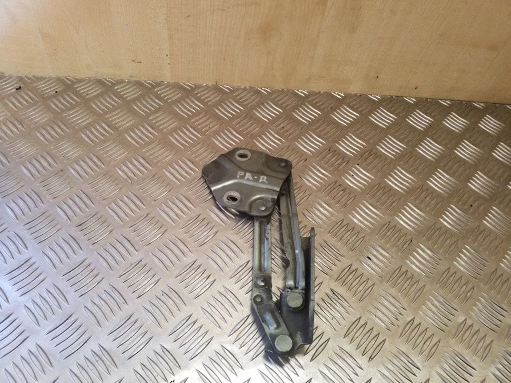 Mootorikapoti hinged 110823302B