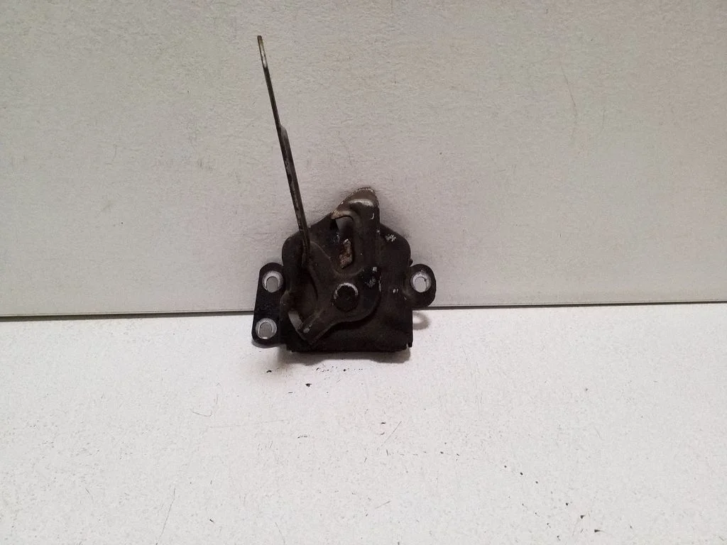 Engine bonnet/hood lock/catch