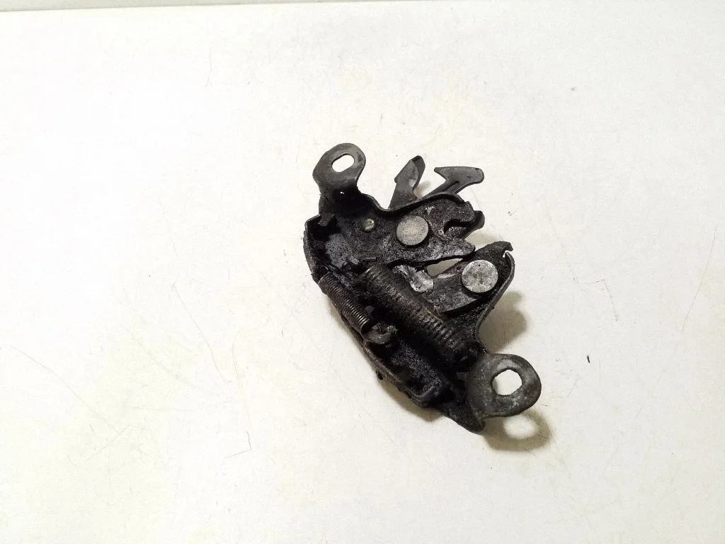 Engine bonnet/hood lock/catch