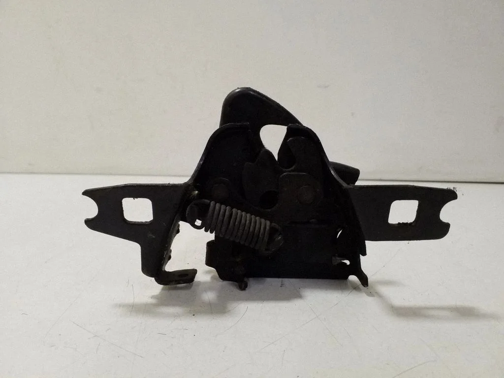 Engine bonnet/hood lock/catch 300101