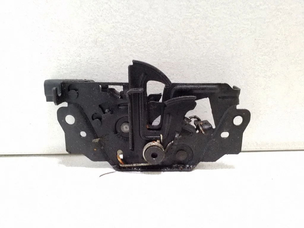 Engine bonnet/hood lock/catch