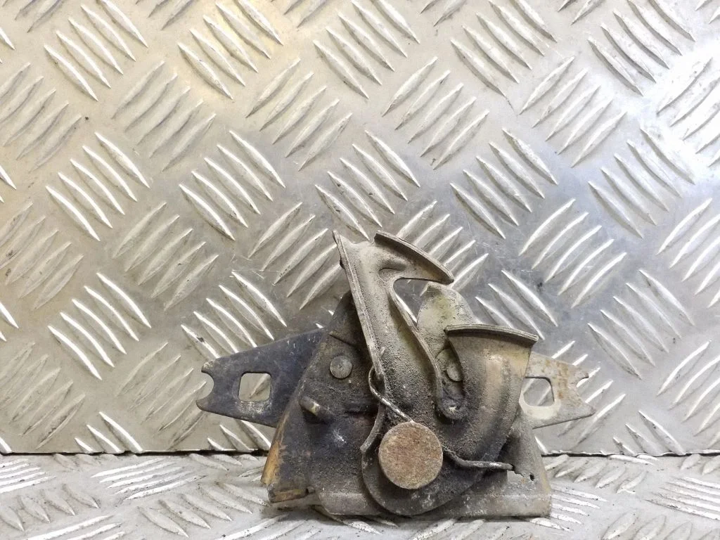 Motora pārsega slēdzene 867823509