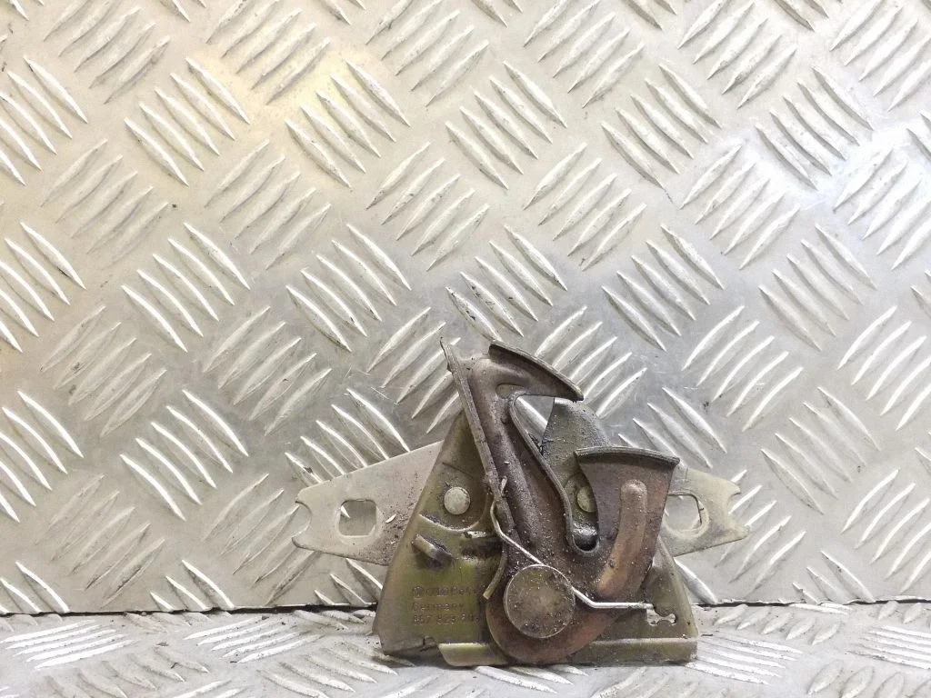 Motora pārsega slēdzene 867823509