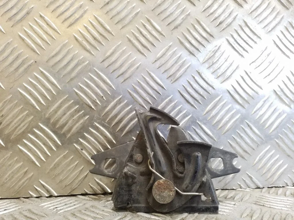 Motora pārsega slēdzene 3A0823509