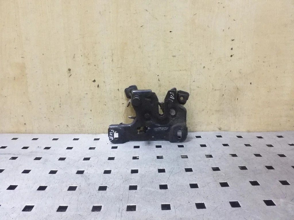Zamek maski 8L0823508