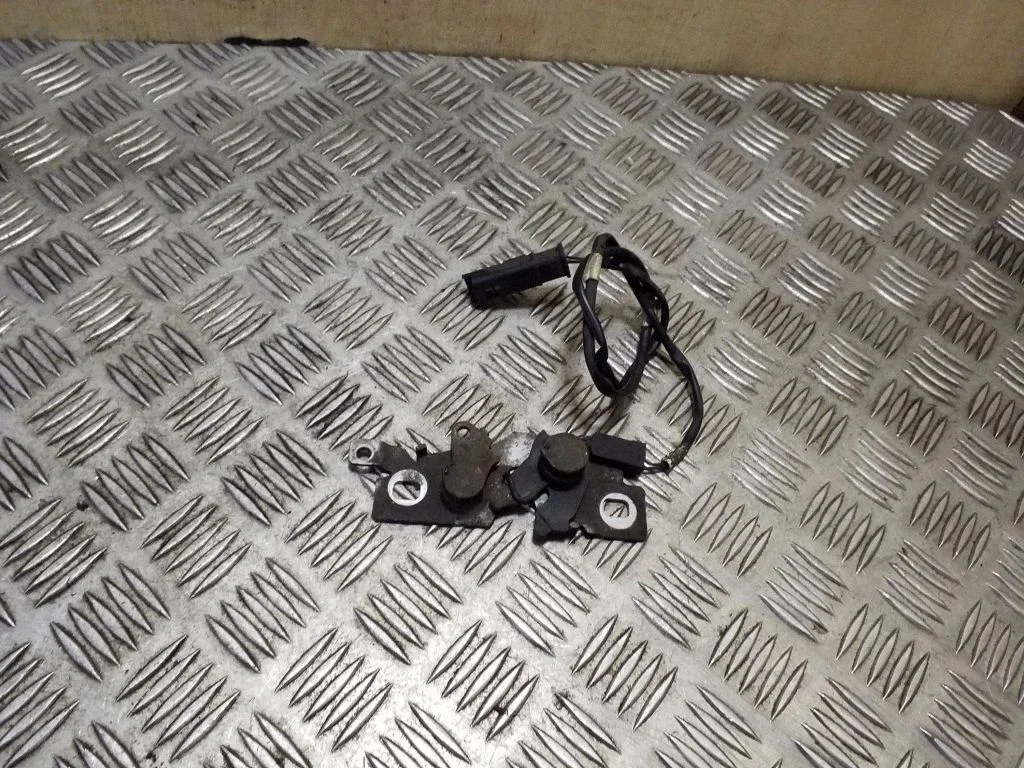 Engine bonnet/hood lock/catch – Peugeot 308 (2013-2021)