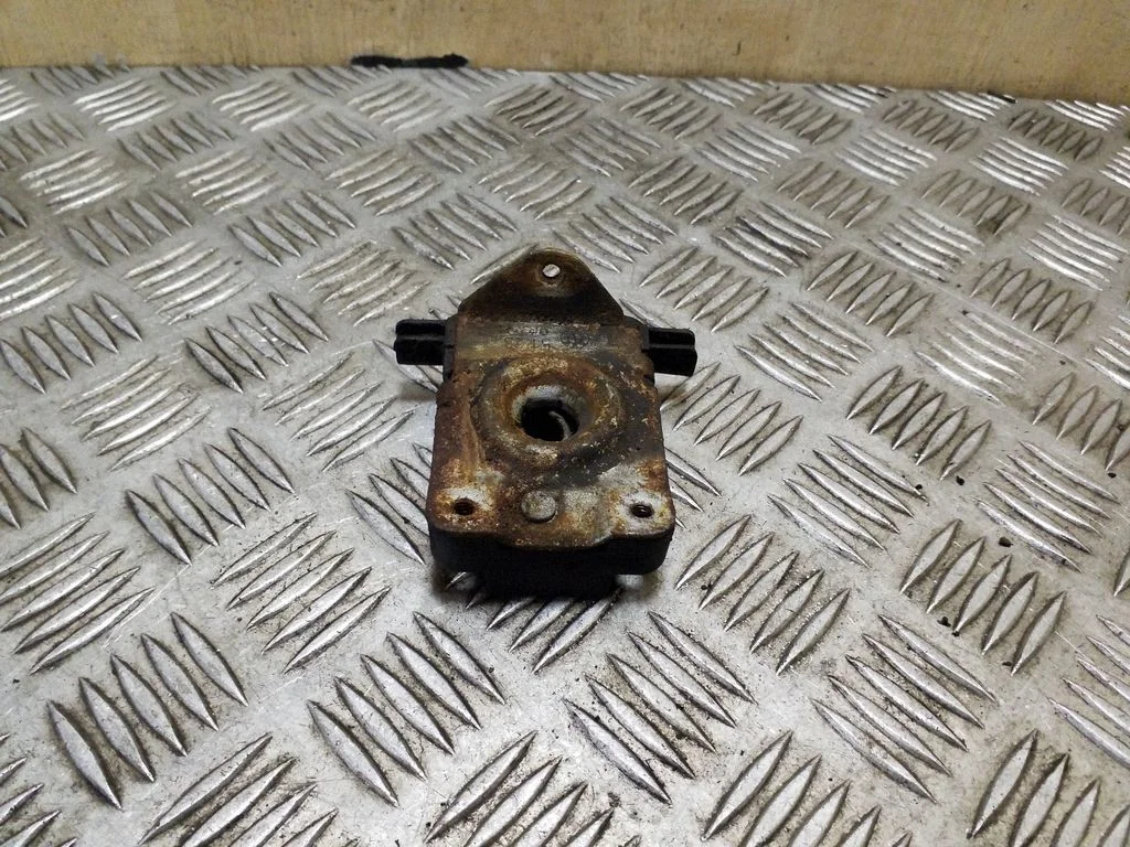 Engine bonnet/hood lock/catch