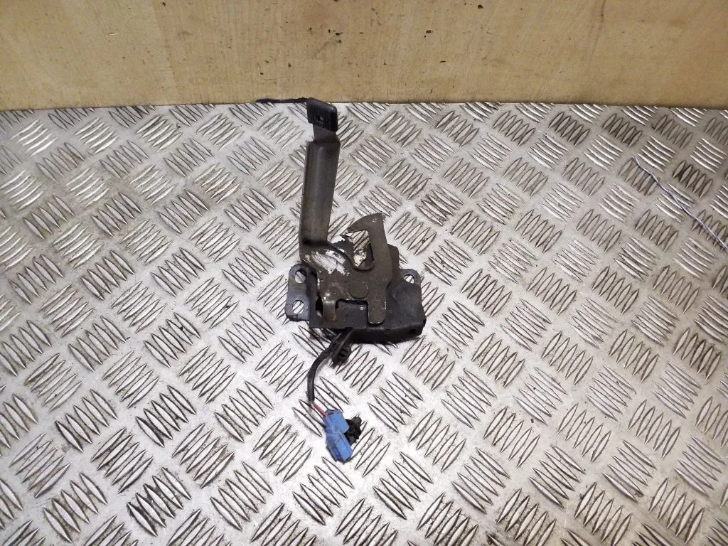 Engine bonnet/hood lock/catch