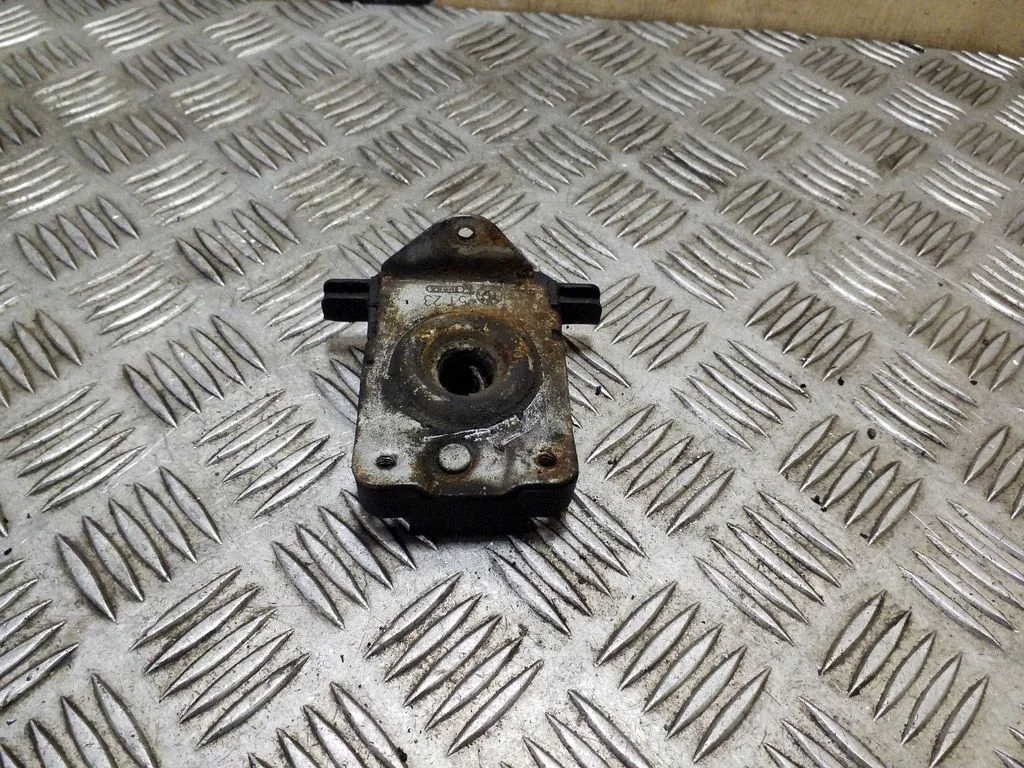 Engine bonnet/hood lock/catch