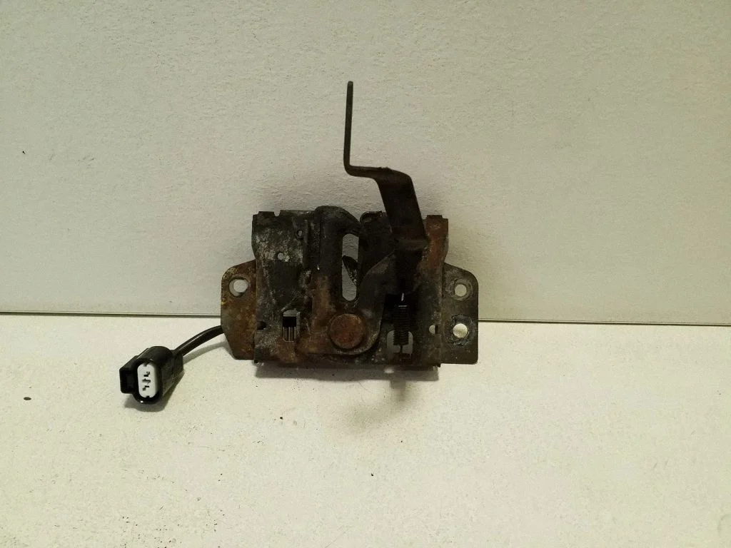 Engine bonnet/hood lock/catch