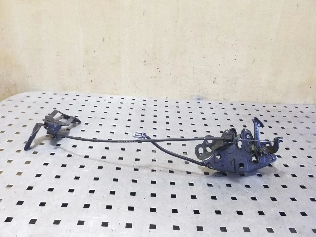 Engine bonnet/hood lock/catch