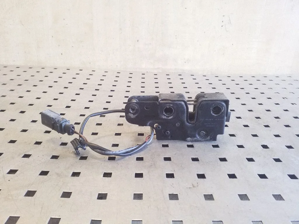 Engine bonnet/hood lock/catch 8T0823509B