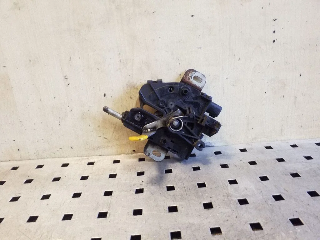 Engine bonnet/hood lock/catch 16700