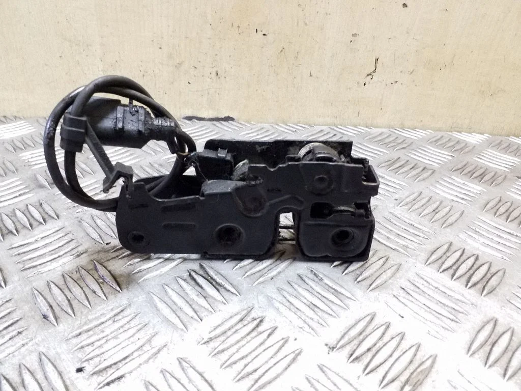 Mootorikapoti lukk 8K0823509A