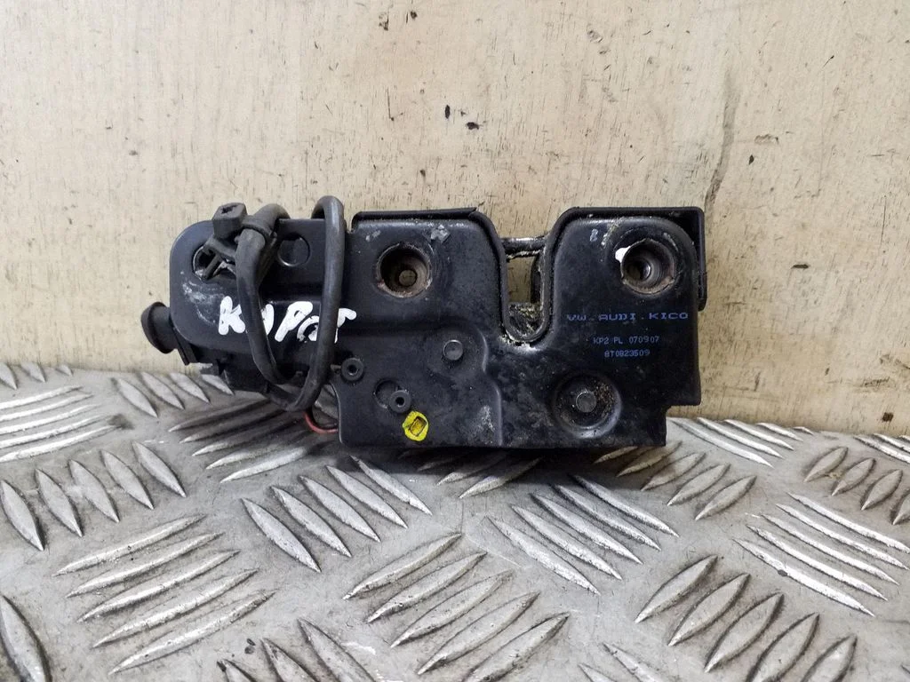 Zamek maski 8T0823509