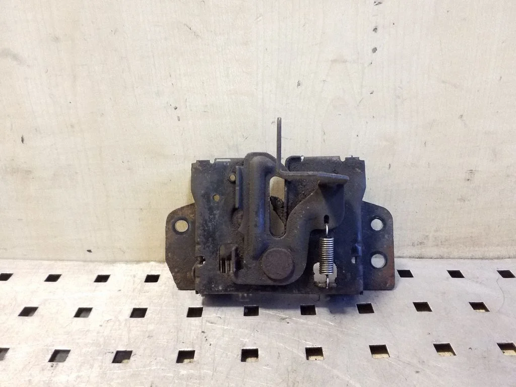 Engine bonnet/hood lock/catch