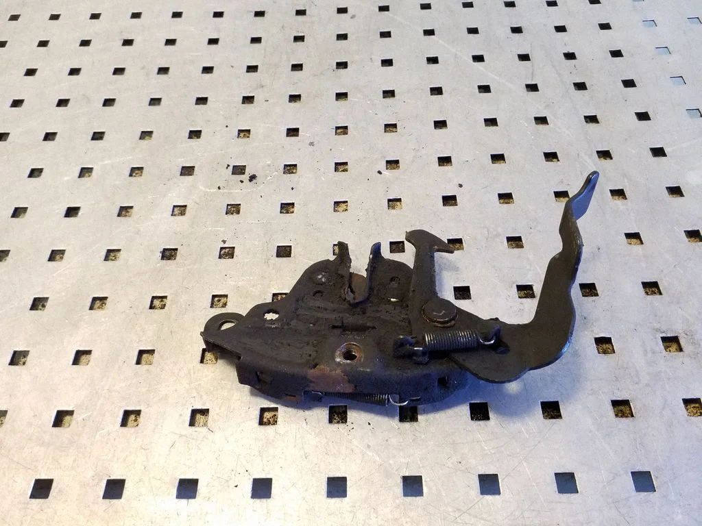 Engine bonnet/hood lock/catch – Nissan Qashqai (2006-2010)