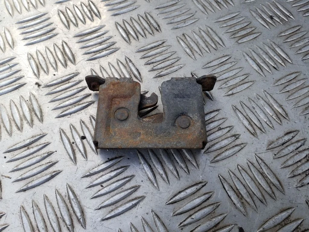 Engine bonnet/hood lock/catch 51237115229