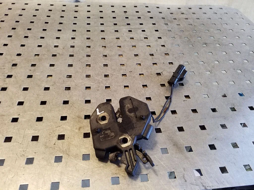 Engine bonnet/hood lock/catch 9483765