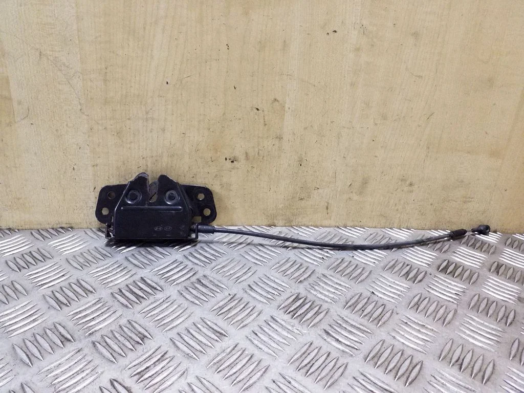 Engine bonnet/hood lock/catch