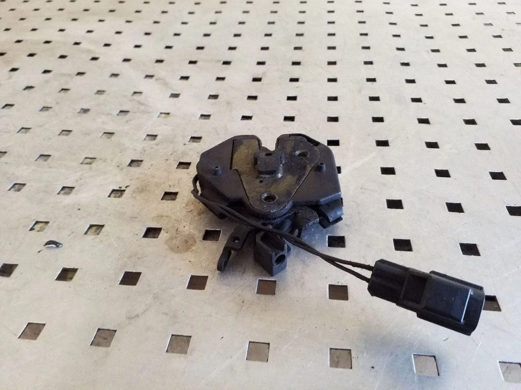 Engine bonnet/hood lock/catch 9483765