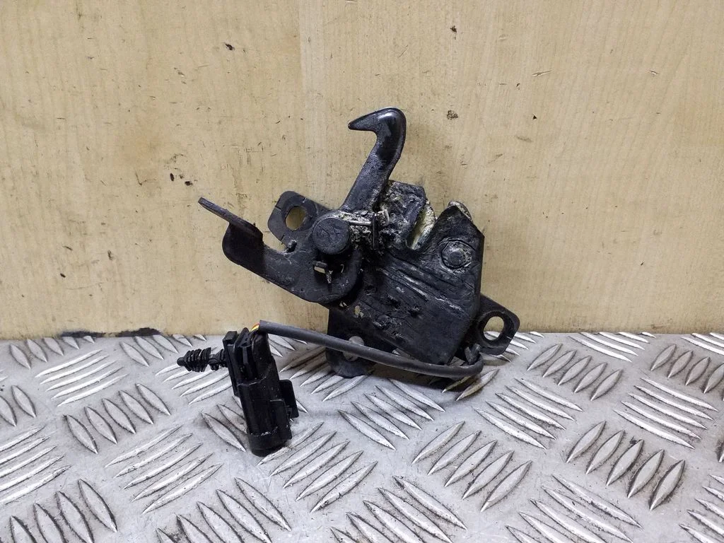 Engine bonnet/hood lock/catch