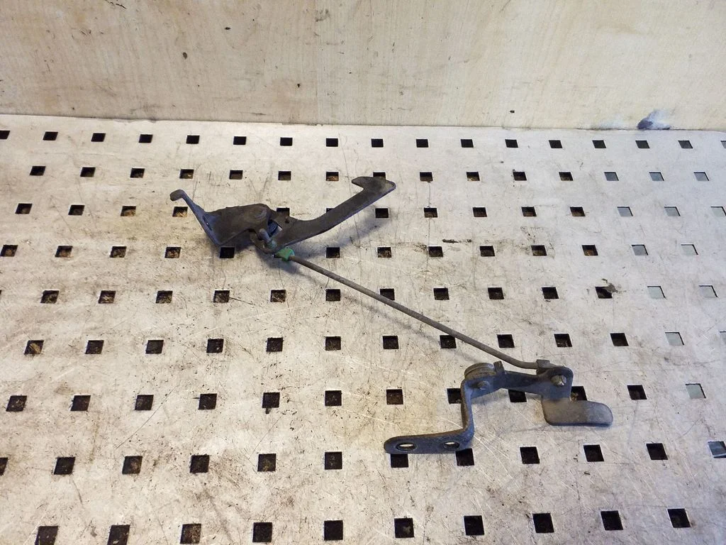 Engine bonnet/hood lock/catch