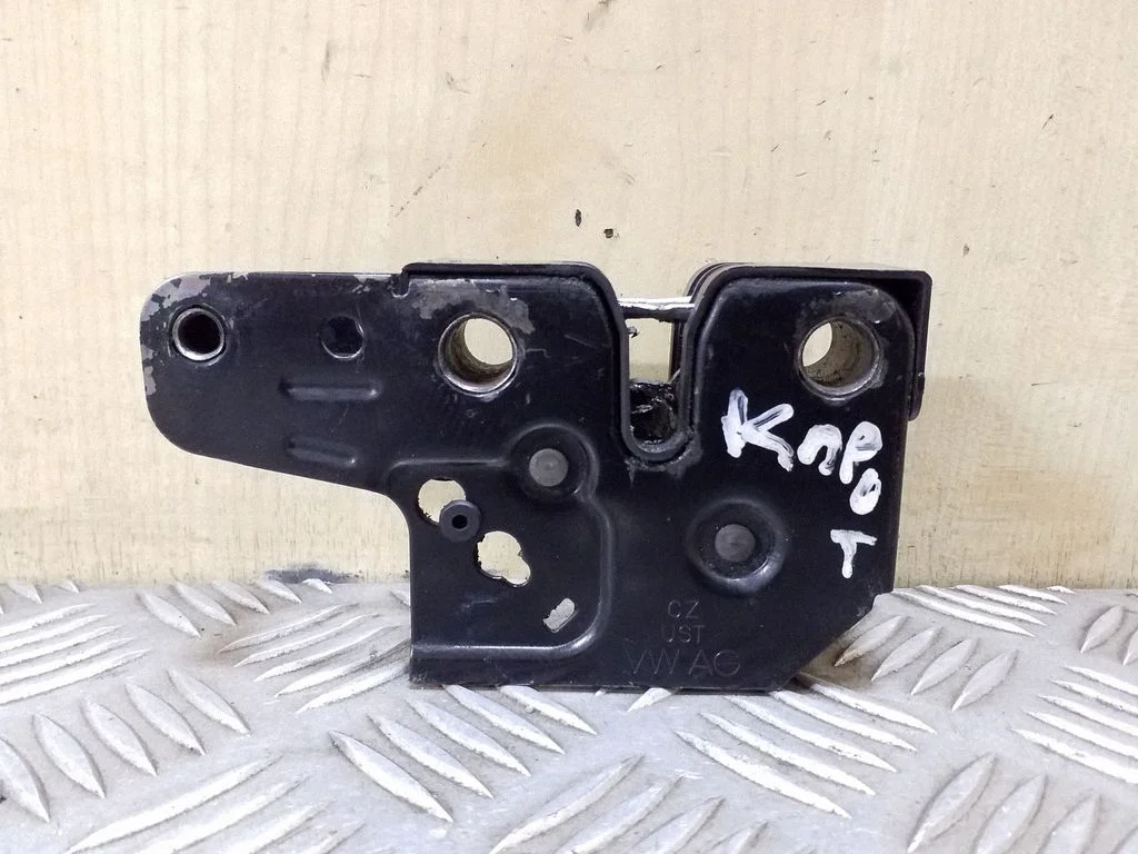 Engine bonnet/hood lock/catch