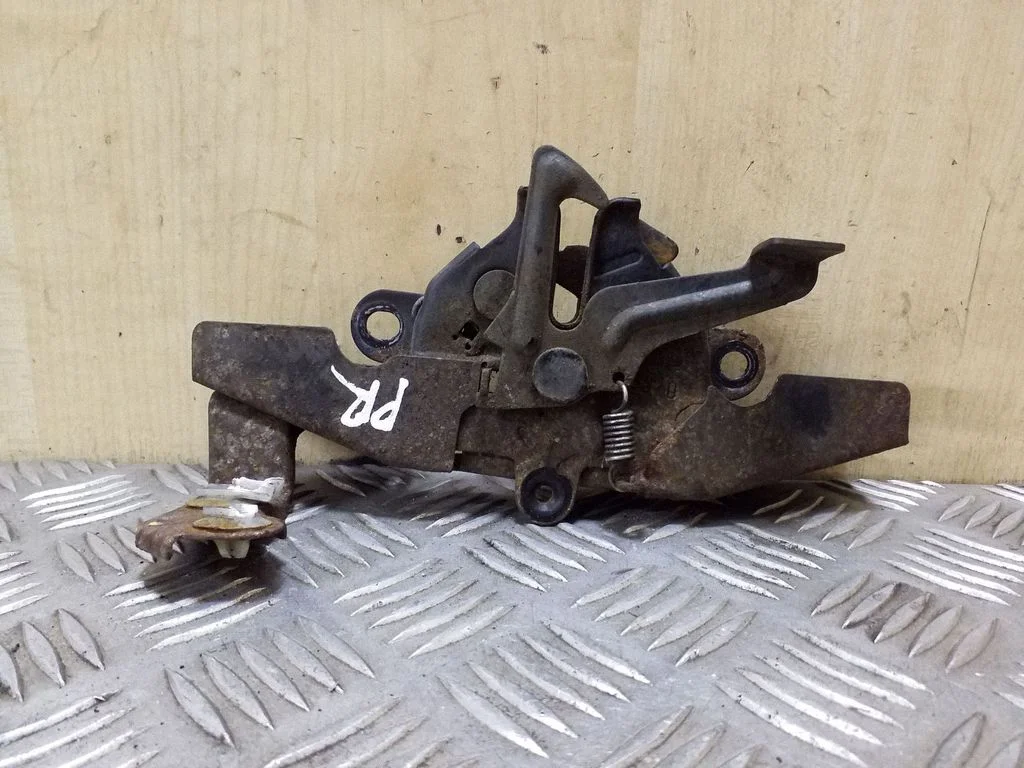 Engine bonnet/hood lock/catch