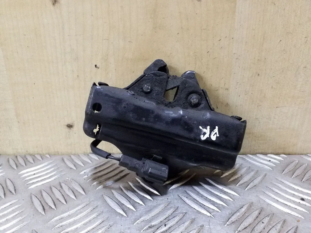 Engine bonnet/hood lock/catch