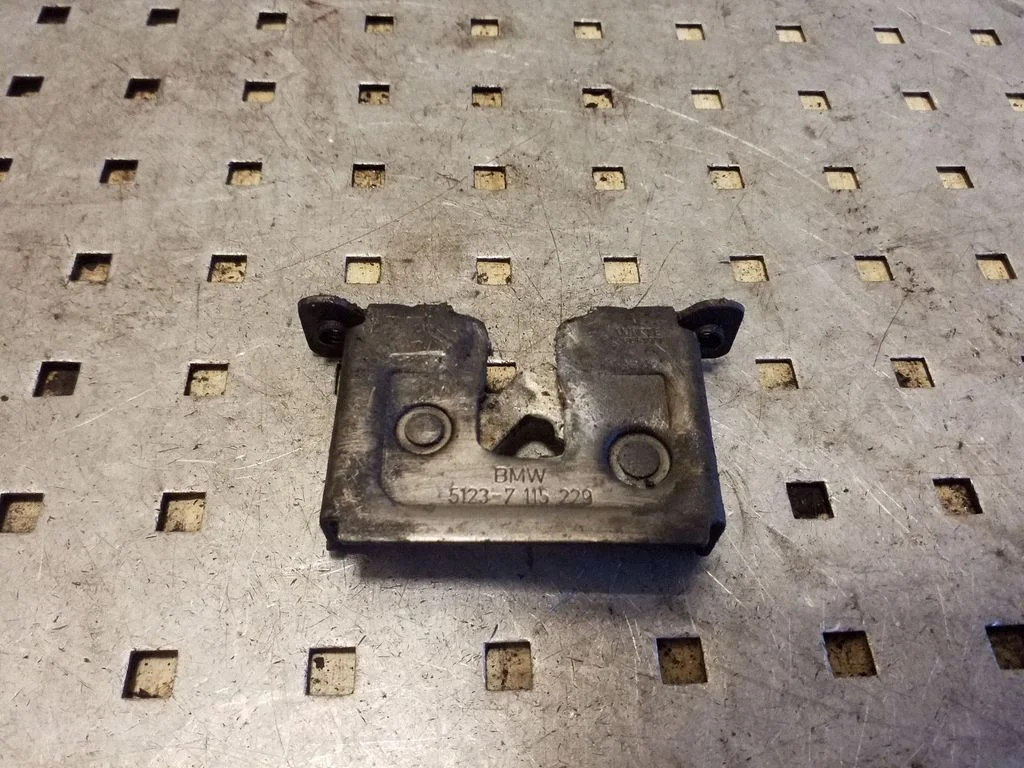Engine bonnet/hood lock/catch 51237115229