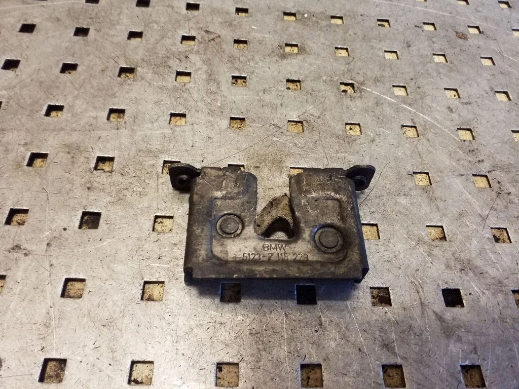 Engine bonnet/hood lock/catch 51237115229