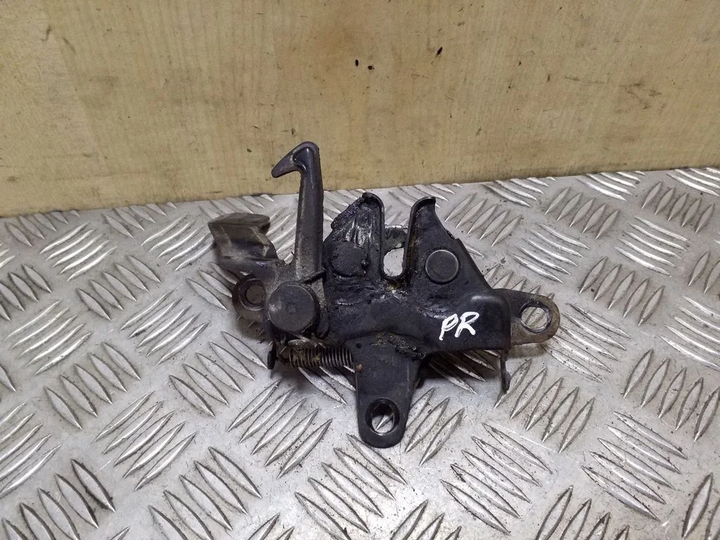 Engine bonnet/hood lock/catch